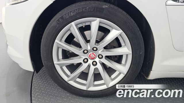 Jaguar XF 2.2D Premium X250 2015 — фото 5