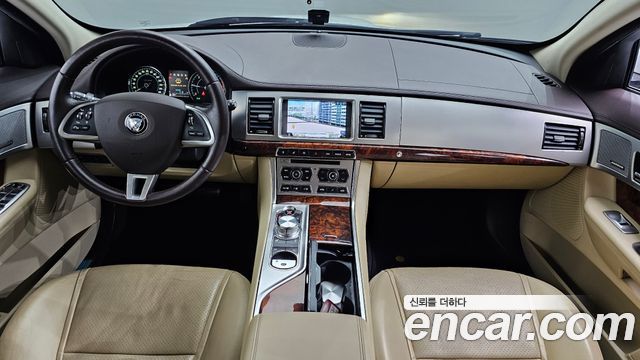 Jaguar XF 2.2D Premium X250 2015 — фото 7
