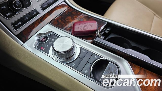 Jaguar XF 2.2D Premium X250 2015 — фото 9