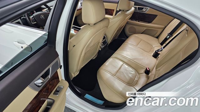 Jaguar XF 2.2D Premium X250 2015 — фото 12