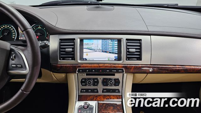 Jaguar XF 2.2D Premium X250 2015 — фото 13