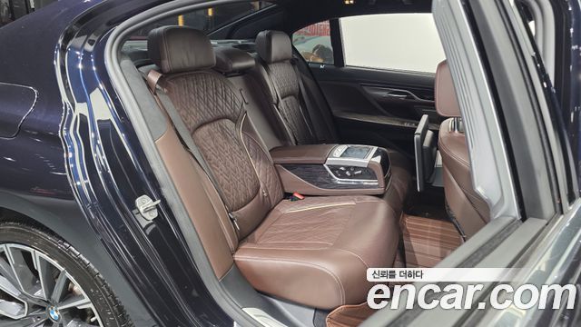 BMW 7 Series (G11) 740Li xDrive M Sport Package 2021 — фото 12