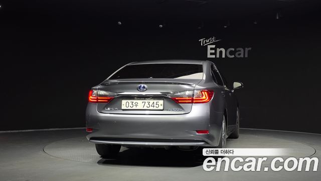 Lexus ES300h Supreme XV60 2017 — фото 4