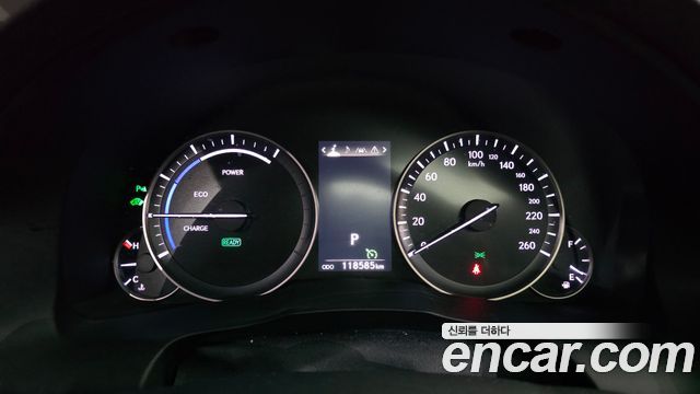 Lexus ES300h Supreme XV60 2017 — фото 8