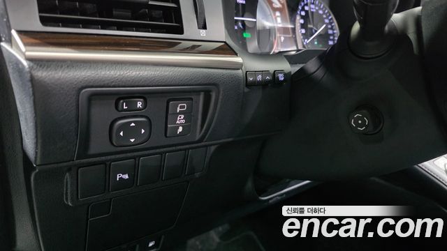 Lexus ES300h Supreme XV60 2017 — фото 17
