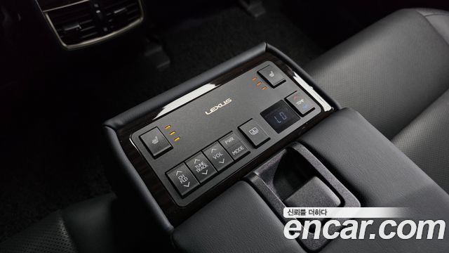 Lexus ES300h Supreme XV60 2017 — фото 18