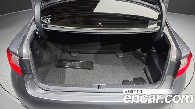 Lexus ES300h Supreme XV60 2017 — фото 20