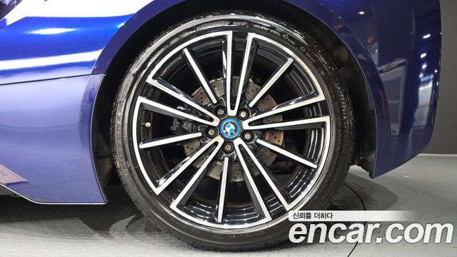 BMW i8 Roadster 2019 — фото 21