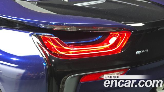BMW i8 Roadster 2019 — фото 23