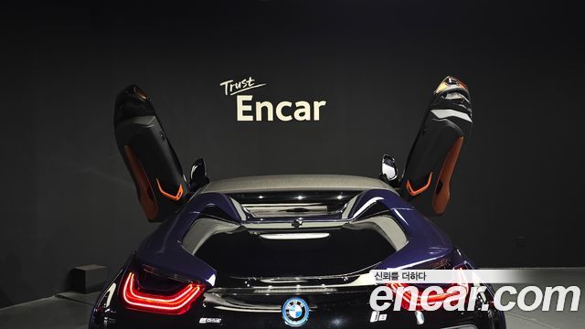 BMW i8 Roadster 2019 — фото 29