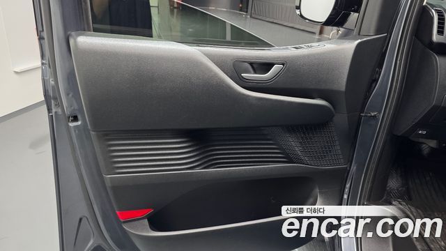 Hyundai Staria L3.5 Cargo 5-Seater Modern 2023 — фото 24