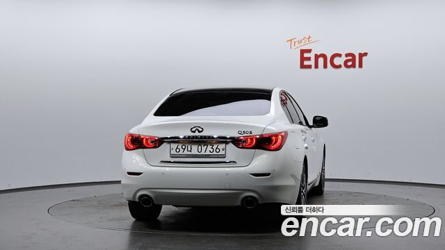 Infiniti Q50 3.5 Hybrid Essence 2016 — фото 4