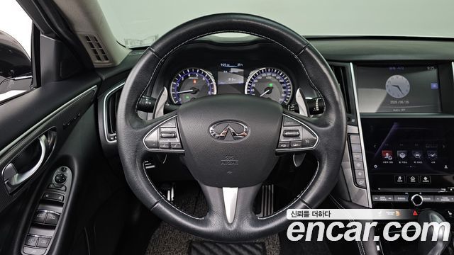 Infiniti Q50 3.5 Hybrid Essence 2016 — фото 17