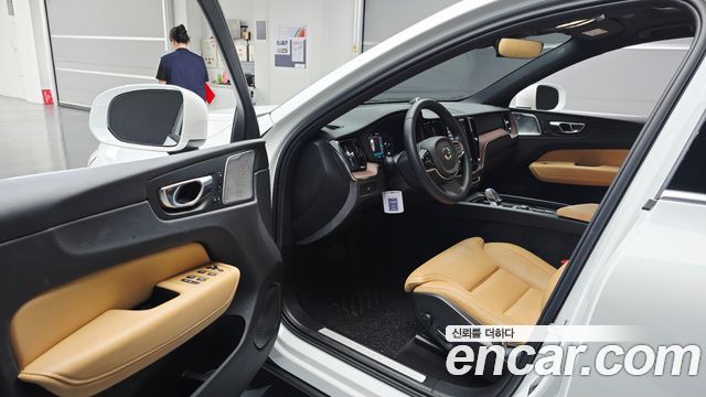 Volvo XC60 (II) B5 Ultra Bright 2025 — фото 10
