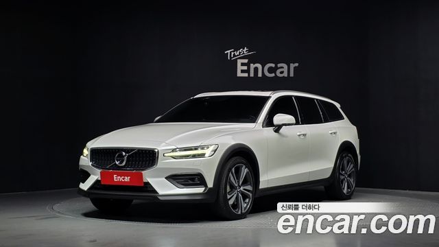 Volvo V60 Cross Keonteuri (II) T5 Pro AWD 2020 — фото 1