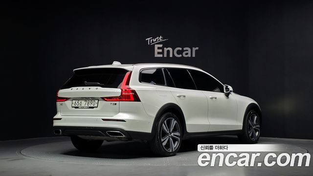 Volvo V60 Cross Keonteuri (II) T5 Pro AWD 2020 — фото 2