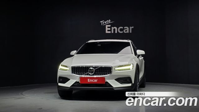 Volvo V60 Cross Keonteuri (II) T5 Pro AWD 2020 — фото 3