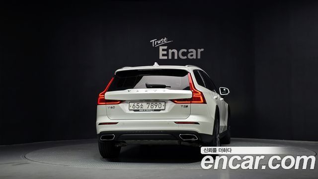 Volvo V60 Cross Keonteuri (II) T5 Pro AWD 2020 — фото 4