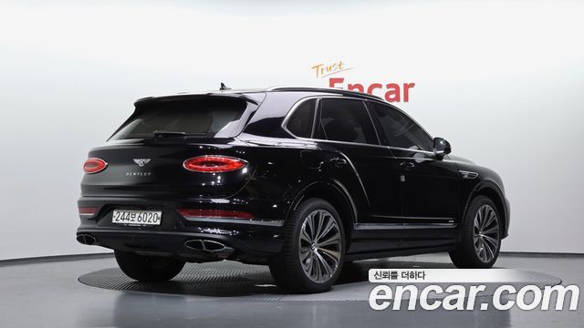Bentley Bentayga 4.0 V8 Azure 2023 — фото 2