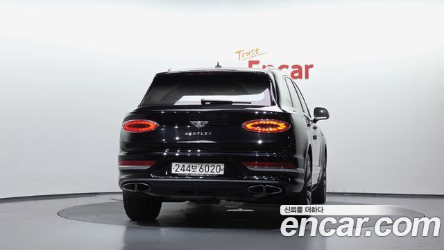 Bentley Bentayga 4.0 V8 Azure 2023 — фото 4