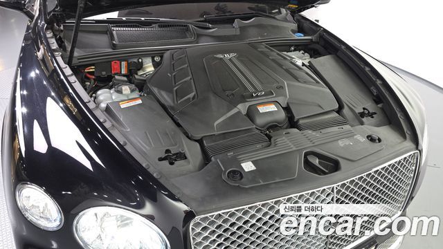 Bentley Bentayga 4.0 V8 Azure 2023 — фото 6