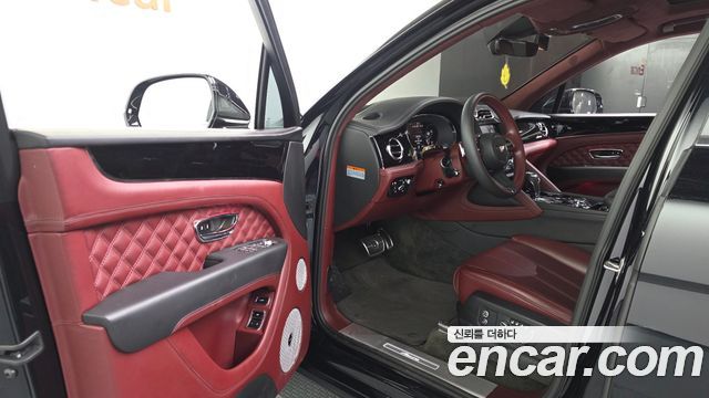 Bentley Bentayga 4.0 V8 Azure 2023 — фото 10