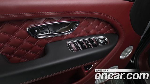 Bentley Bentayga 4.0 V8 Azure 2023 — фото 30