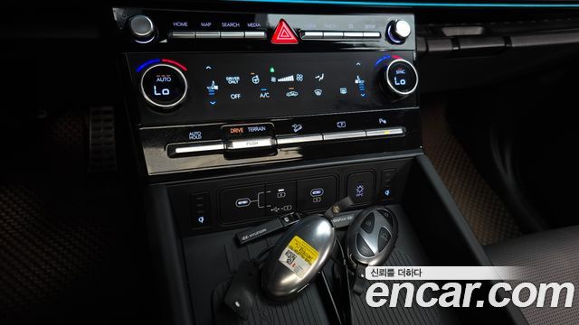 Hyundai Santa Fe (MX5) HEV 1.6 4WD Calligraphy 2024 — фото 18