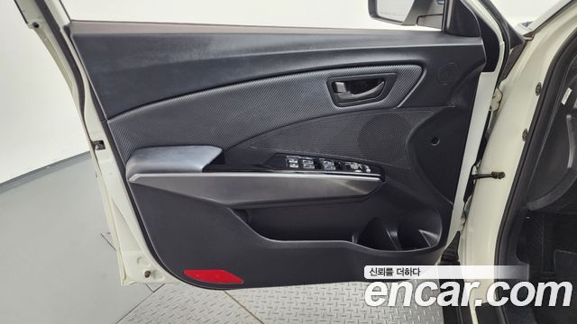 KG Mobility (SsangYong) Very New Tivoli Gasoline 1.5 2WD V3 2021 — фото 24