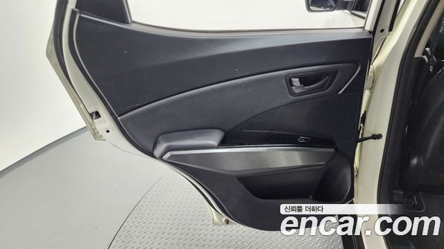 KG Mobility (SsangYong) Very New Tivoli Gasoline 1.5 2WD V3 2021 — фото 25