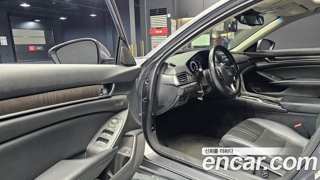 Honda Accord (X) 2.0 Hybrid Touring 2018 — фото 10