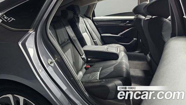 Honda Accord (X) 2.0 Hybrid Touring 2018 — фото 12