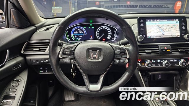Honda Accord (X) 2.0 Hybrid Touring 2018 — фото 13