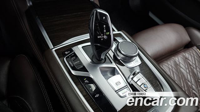 BMW 7 Series (G11) 730d xDrive Design Pure Excellence 2021 — фото 9