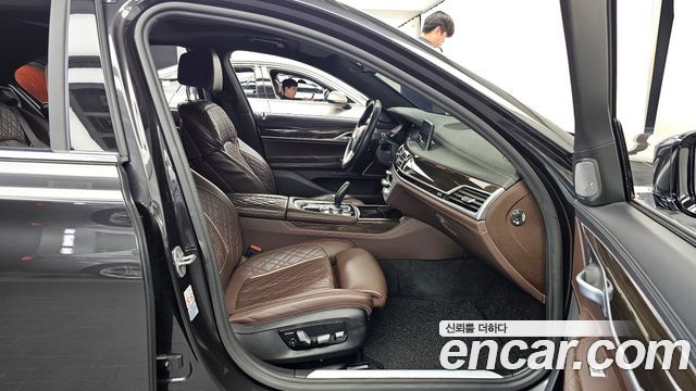 BMW 7 Series (G11) 730d xDrive Design Pure Excellence 2021 — фото 11