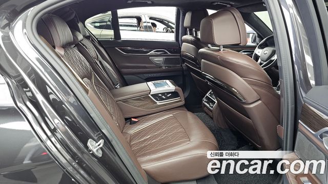 BMW 7 Series (G11) 730d xDrive Design Pure Excellence 2021 — фото 12