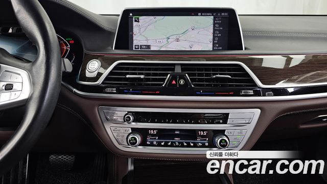 BMW 7 Series (G11) 730d xDrive Design Pure Excellence 2021 — фото 14