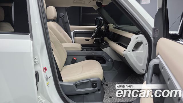 Land Rover Defender (L663) 110 D250 S 2022 — фото 11