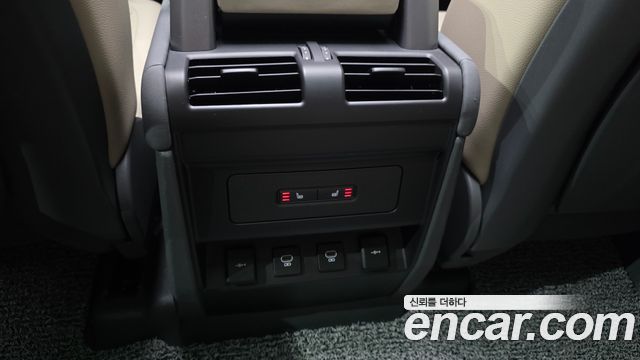 Land Rover Defender (L663) 110 D250 S 2022 — фото 18