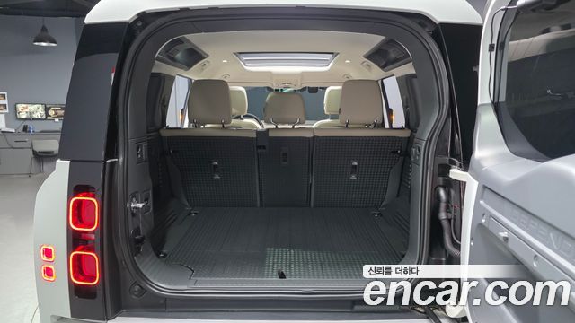 Land Rover Defender (L663) 110 D250 S 2022 — фото 20