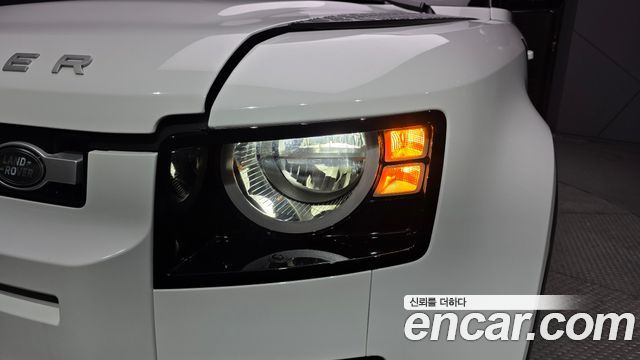 Land Rover Defender (L663) 110 D250 S 2022 — фото 22