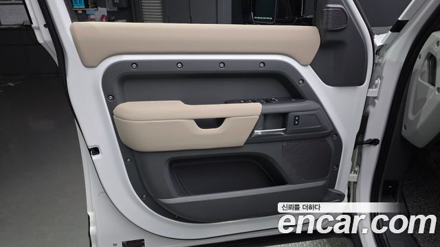 Land Rover Defender (L663) 110 D250 S 2022 — фото 24