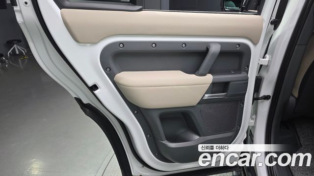 Land Rover Defender (L663) 110 D250 S 2022 — фото 25