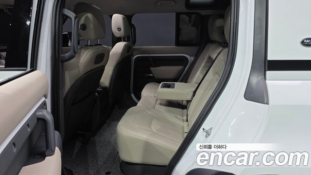Land Rover Defender (L663) 110 D250 S 2022 — фото 26