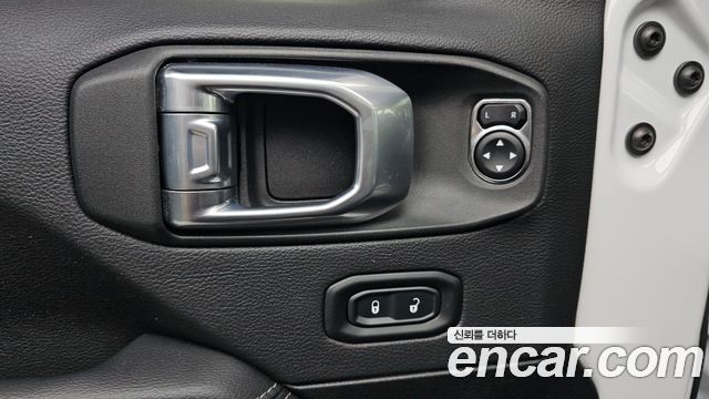 Jeep Wrangler (JL) 2.0 Overland Power Top 4Door 4xe 2022 — фото 39
