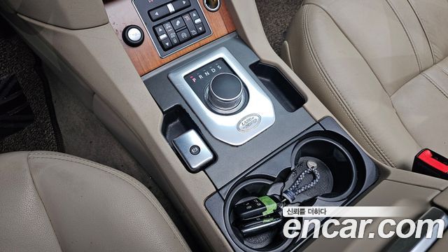 Land Rover Discovery 4 3.0 SDV6 SE 2016 — фото 9