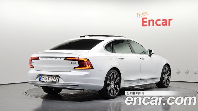 Volvo S90 B6 AWD Ultimate Bright 2023 — фото 2