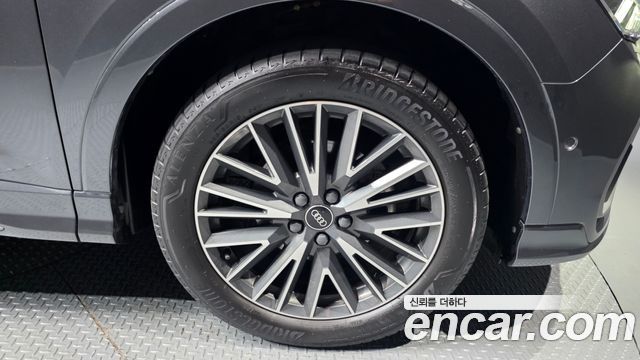 Audi Q3 (F3) 35 TDI Quattro Premium 2023 — фото 5