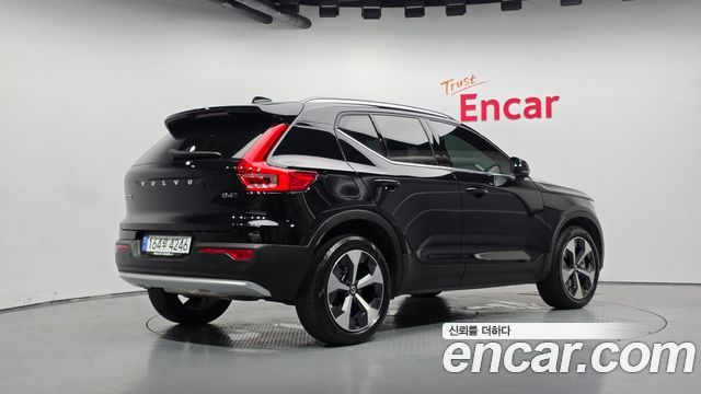 Volvo XC40 B4 Ultimate Bright 2023 — фото 2
