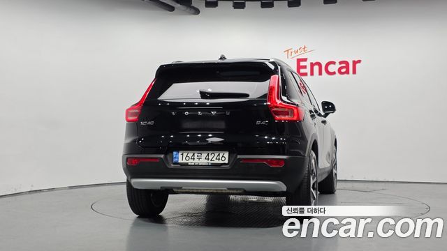 Volvo XC40 B4 Ultimate Bright 2023 — фото 4